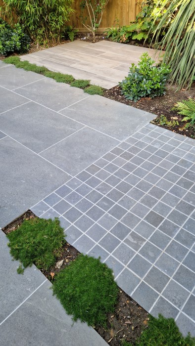 Paving detail using different sizes for contrast